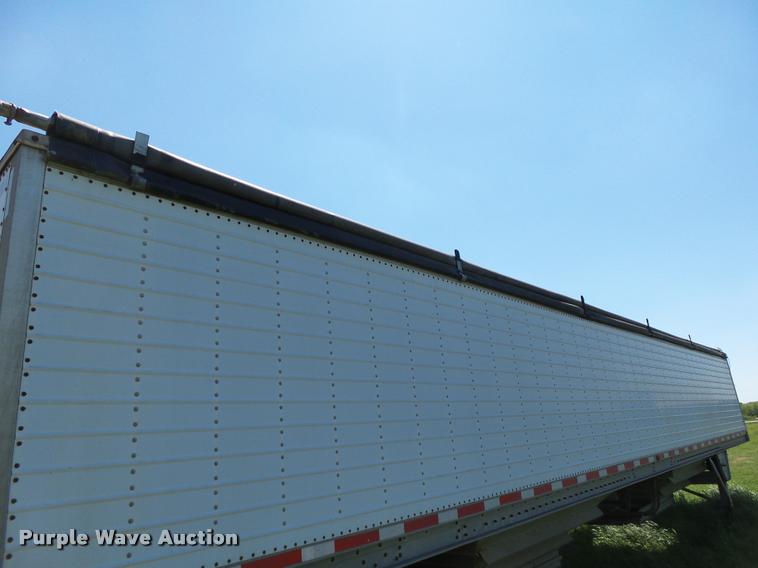 image for item DB4010 1987 Wilson DWH-100 Pace Setter double hopper grain trailer