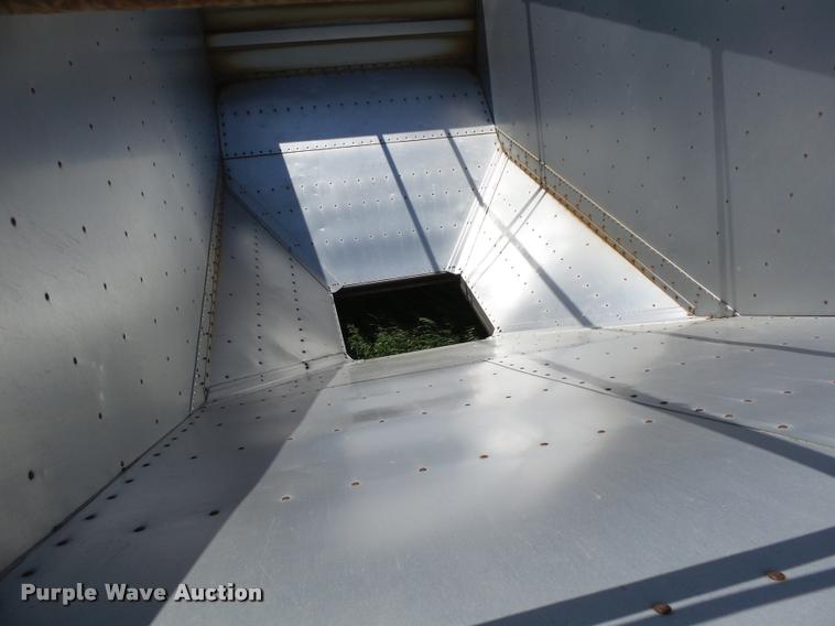 image for item DB4010 1987 Wilson DWH-100 Pace Setter double hopper grain trailer