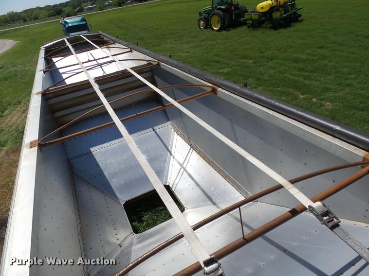 image for item DB4010 1987 Wilson DWH-100 Pace Setter double hopper grain trailer