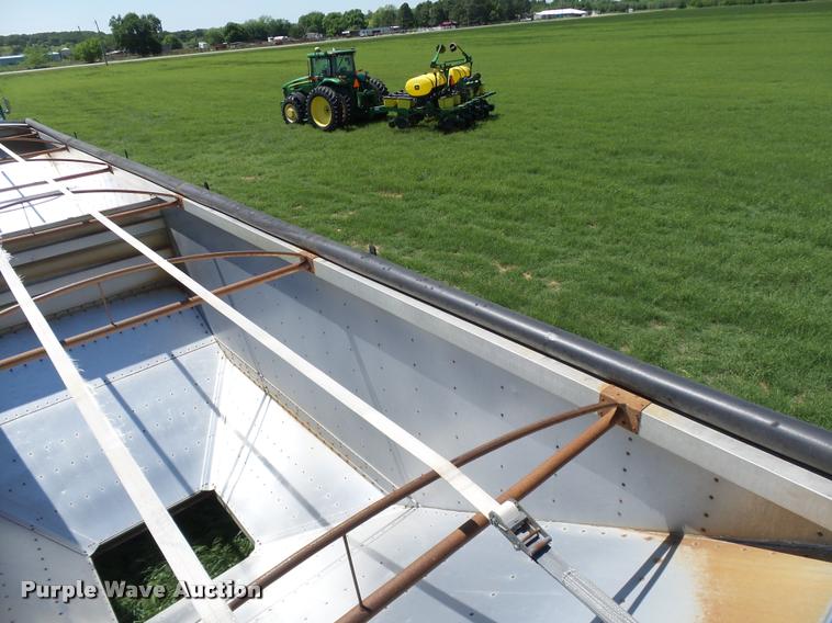 image for item DB4010 1987 Wilson DWH-100 Pace Setter double hopper grain trailer