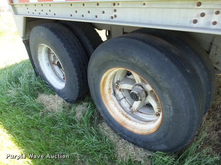 image for item DB4010 1987 Wilson DWH-100 Pace Setter double hopper grain trailer