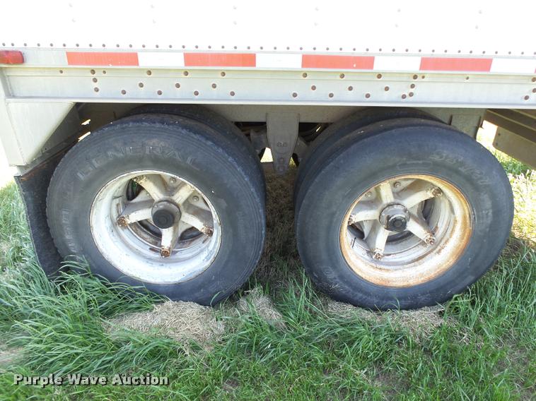 image for item DB4010 1987 Wilson DWH-100 Pace Setter double hopper grain trailer