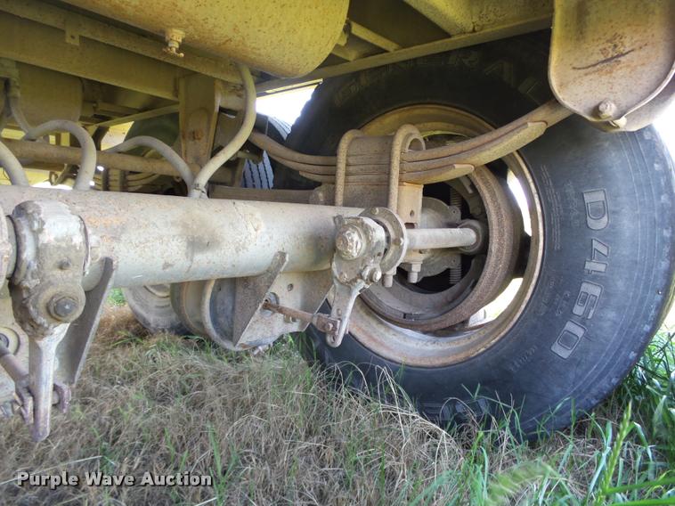 image for item DB4010 1987 Wilson DWH-100 Pace Setter double hopper grain trailer