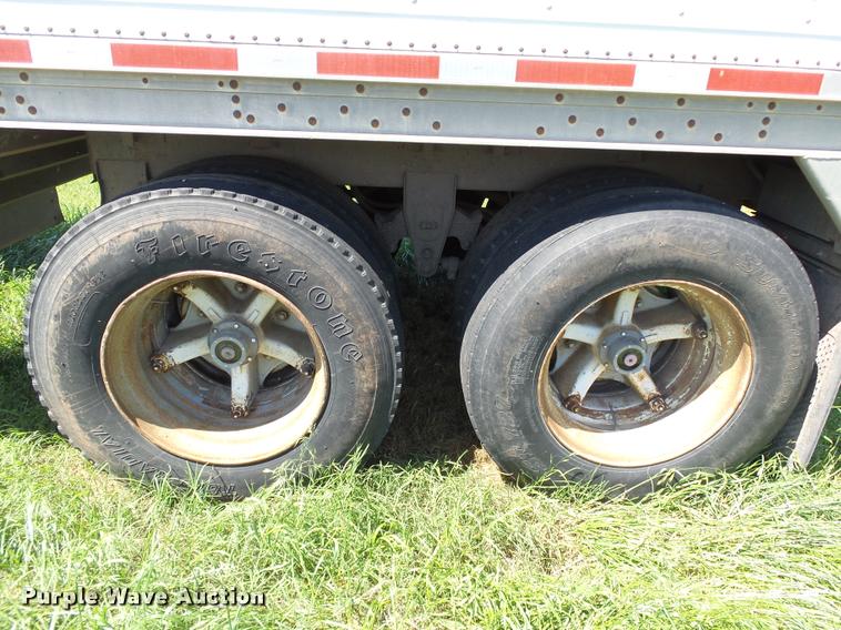 image for item DB4010 1987 Wilson DWH-100 Pace Setter double hopper grain trailer