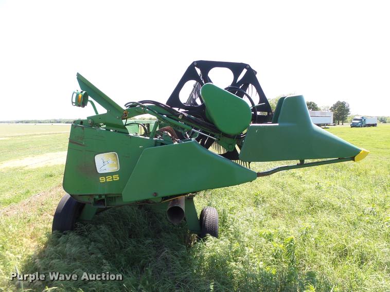 image for item DB4015 1998 John Deere 925 flex head