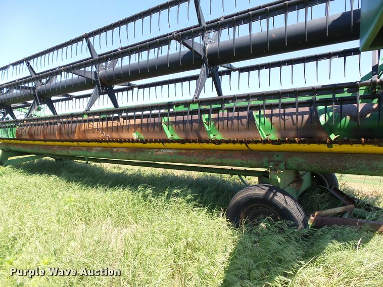 image for item DB4015 1998 John Deere 925 flex head