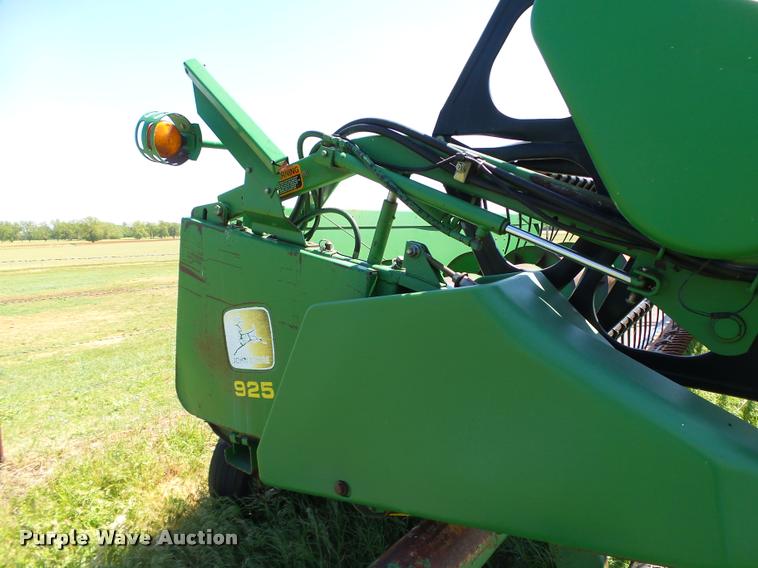 image for item DB4015 1998 John Deere 925 flex head