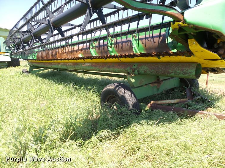 image for item DB4015 1998 John Deere 925 flex head