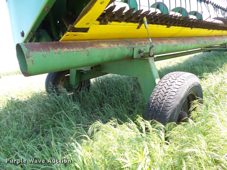 image for item DB4015 1998 John Deere 925 flex head