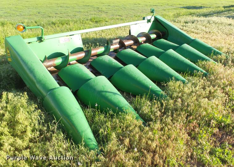 image for item DB4016 1998 John Deere 693 corn head