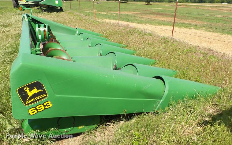 image for item DB4016 1998 John Deere 693 corn head