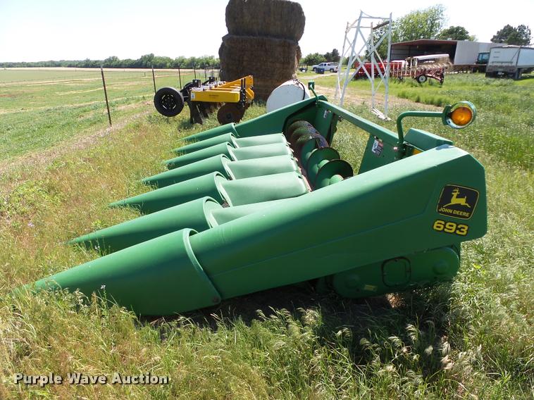 image for item DB4016 1998 John Deere 693 corn head