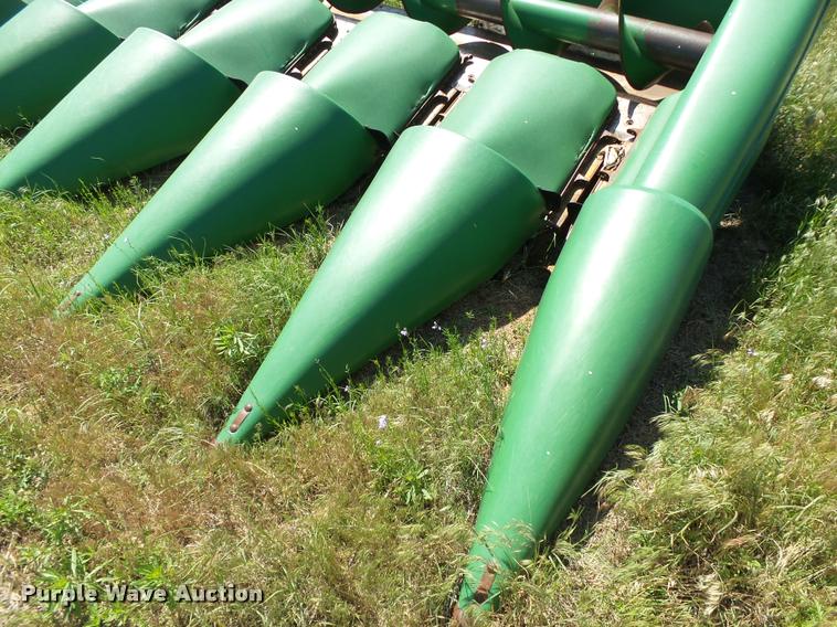 image for item DB4016 1998 John Deere 693 corn head