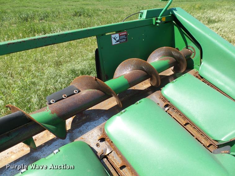 image for item DB4016 1998 John Deere 693 corn head