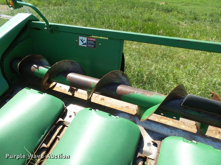 image for item DB4016 1998 John Deere 693 corn head