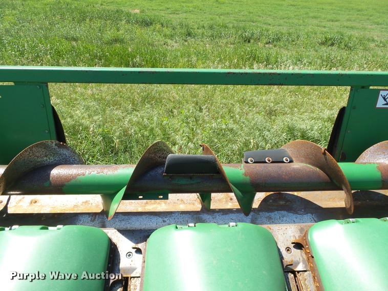 image for item DB4016 1998 John Deere 693 corn head
