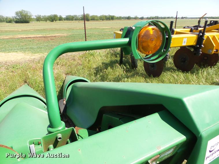 image for item DB4016 1998 John Deere 693 corn head