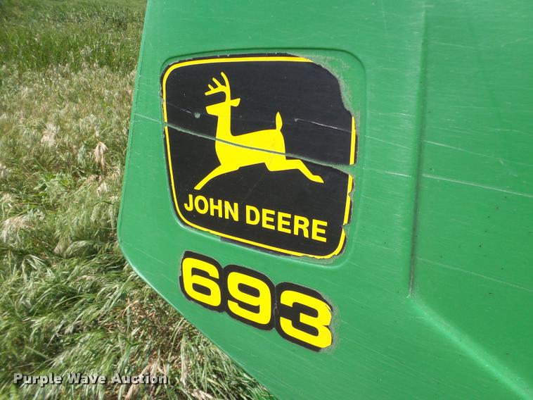 image for item DB4016 1998 John Deere 693 corn head