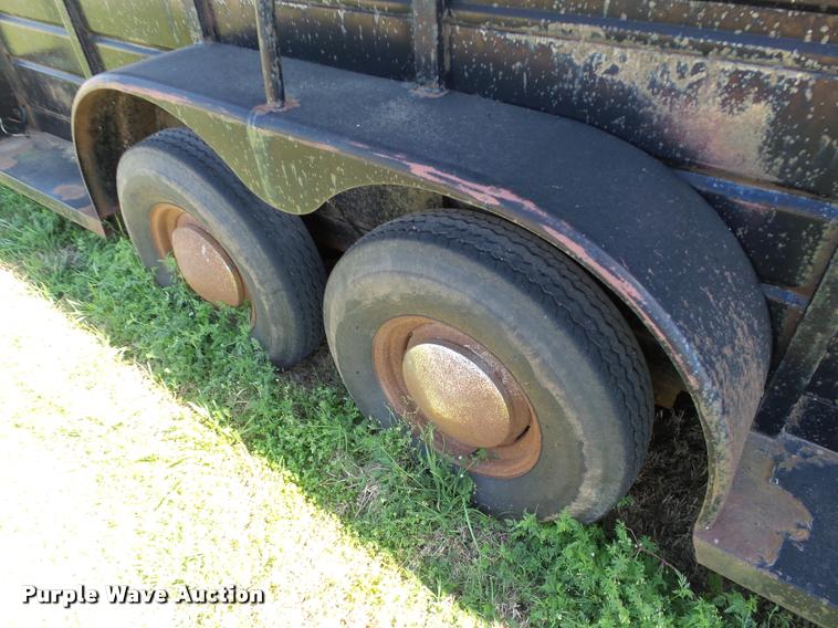 image for item DB4022 1980 W-W 16 livestock trailer