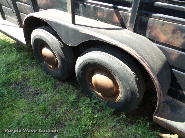 image for item DB4022 1980 W-W 16 livestock trailer
