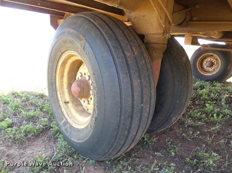 image for item DB4024 1997 Hesston 4900 square baler