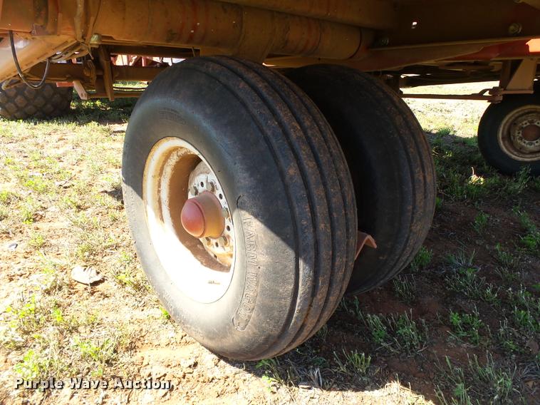 image for item DB4025 2003 Hesston 4910 square baler