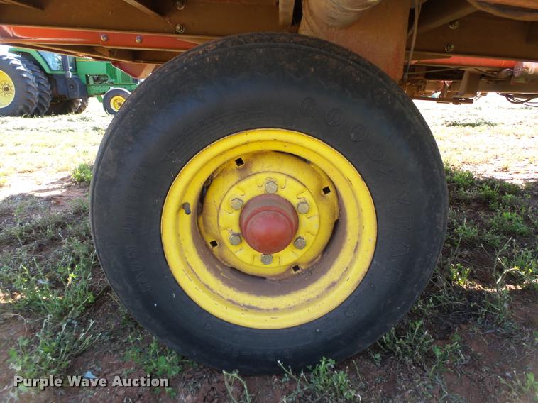 image for item DB4025 2003 Hesston 4910 square baler