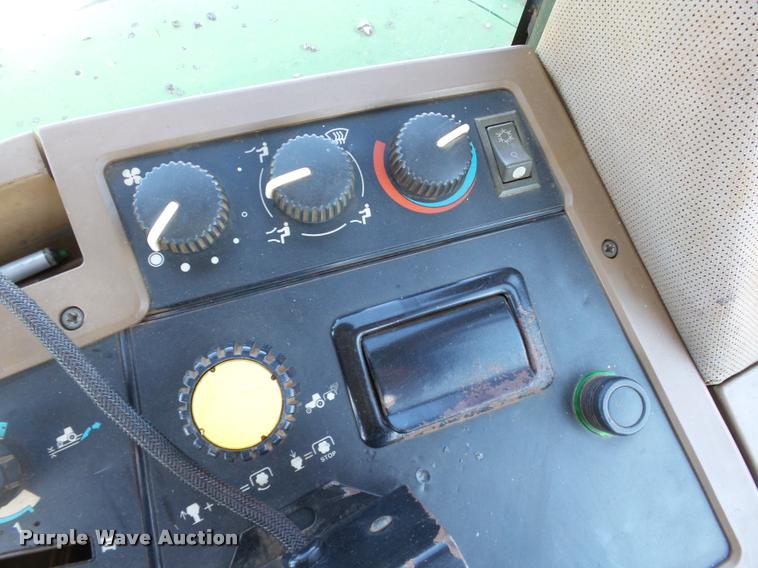 image for item DB4027 1992 John Deere 7800 tractor