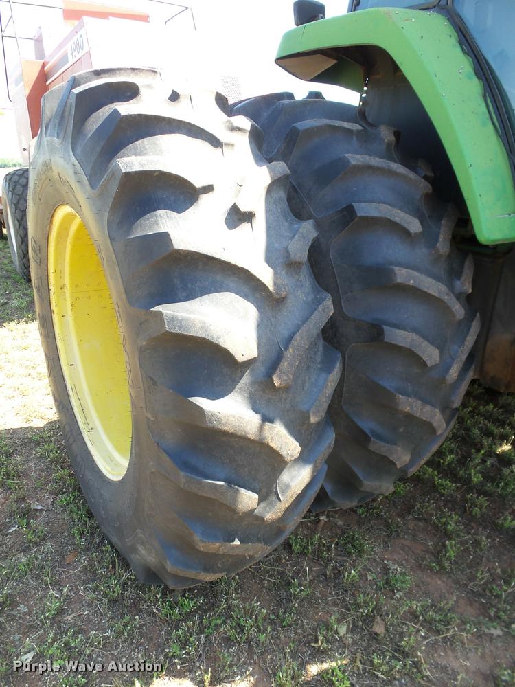 image for item DB4027 1992 John Deere 7800 tractor