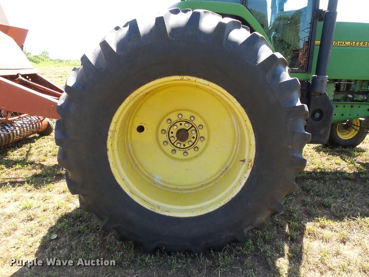 image for item DB4027 1992 John Deere 7800 tractor