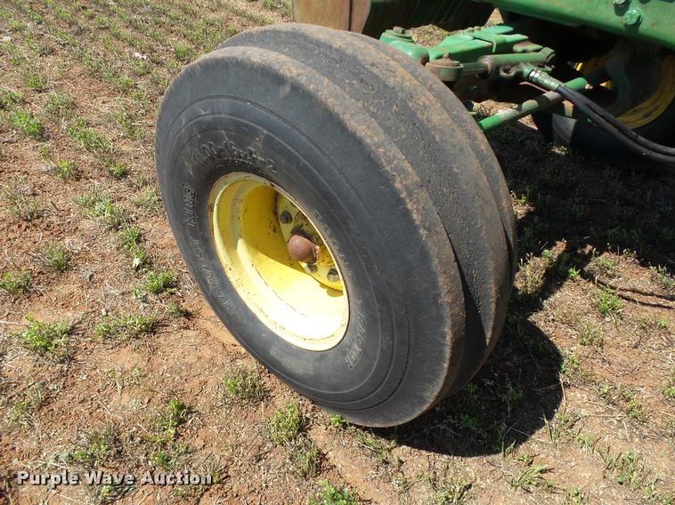 image for item DB4027 1992 John Deere 7800 tractor