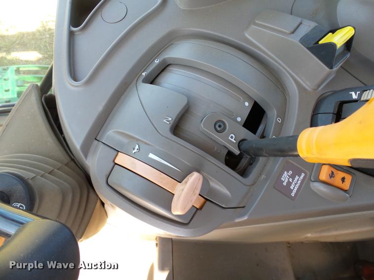 image for item DB4028 2012 John Deere 6125R tractor