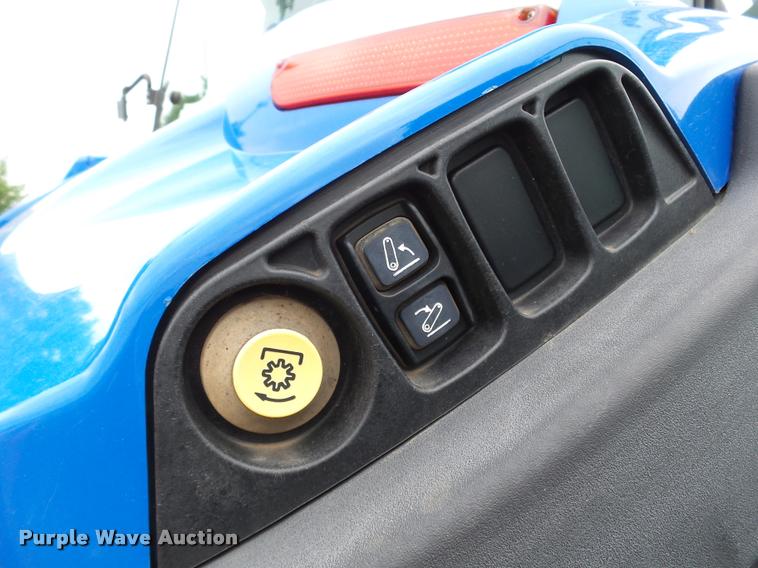 image for item DB4719 2014 New Holland T5.115 Electro Command MFWD tractor