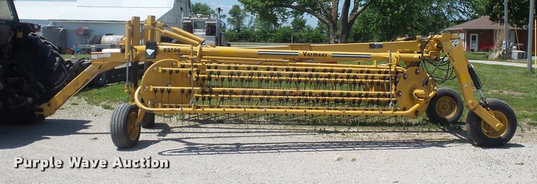 image for item DD9438 2004 Vermeer R2800 twin hay rake