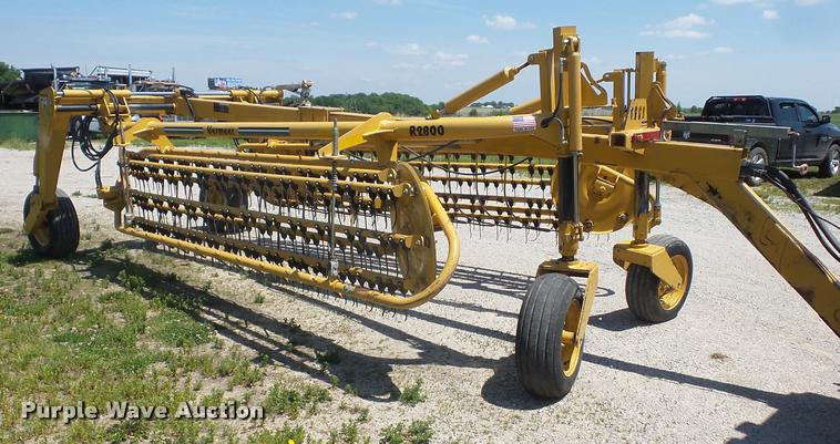 image for item DD9438 2004 Vermeer R2800 twin hay rake