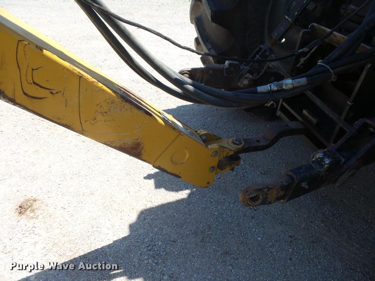 image for item DD9438 2004 Vermeer R2800 twin hay rake