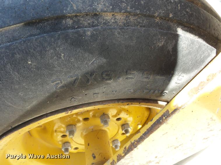 image for item DD9438 2004 Vermeer R2800 twin hay rake