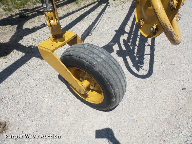 image for item DD9438 2004 Vermeer R2800 twin hay rake