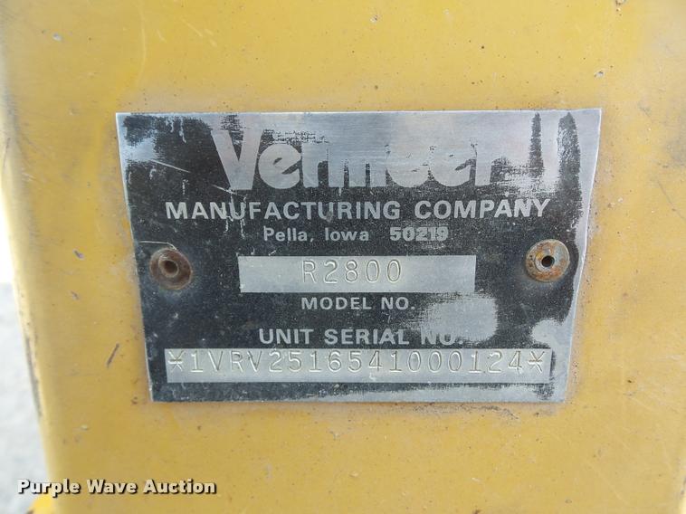 image for item DD9438 2004 Vermeer R2800 twin hay rake