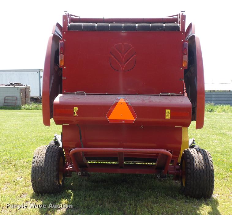image for item DD9439 2014 New Holland Rollbelt 560 specialty crop baler