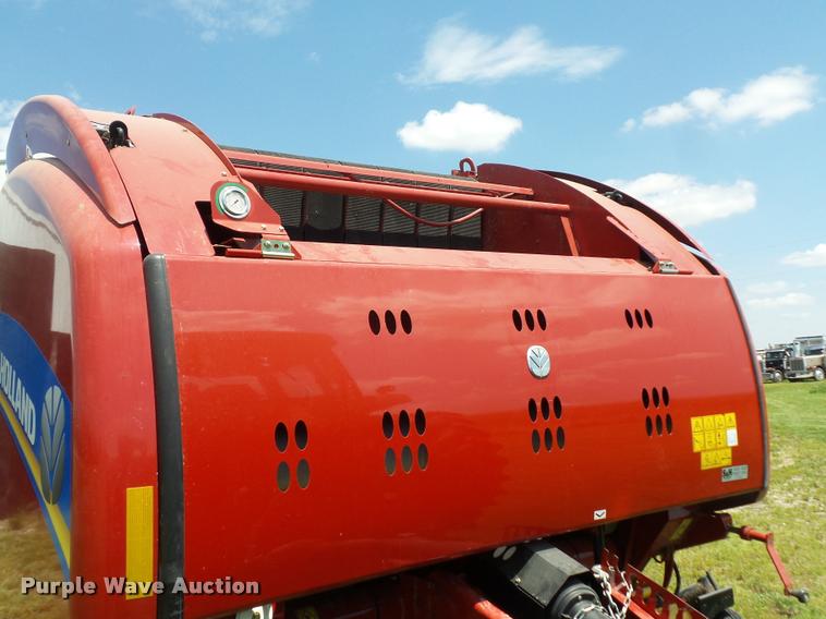 image for item DD9439 2014 New Holland Rollbelt 560 specialty crop baler