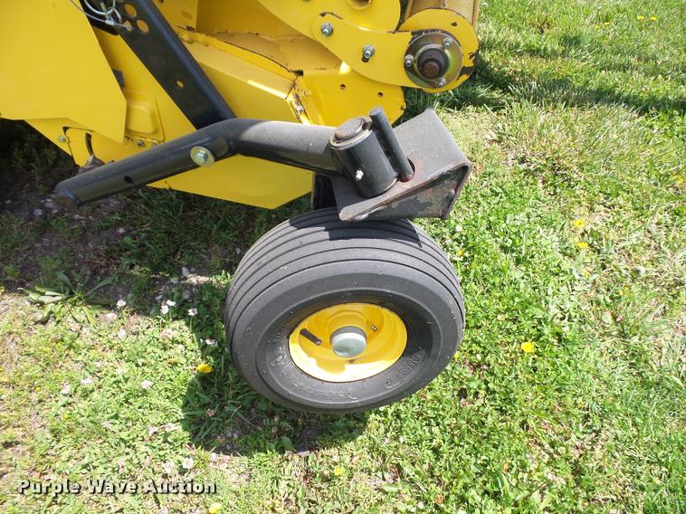 image for item DD9439 2014 New Holland Rollbelt 560 specialty crop baler