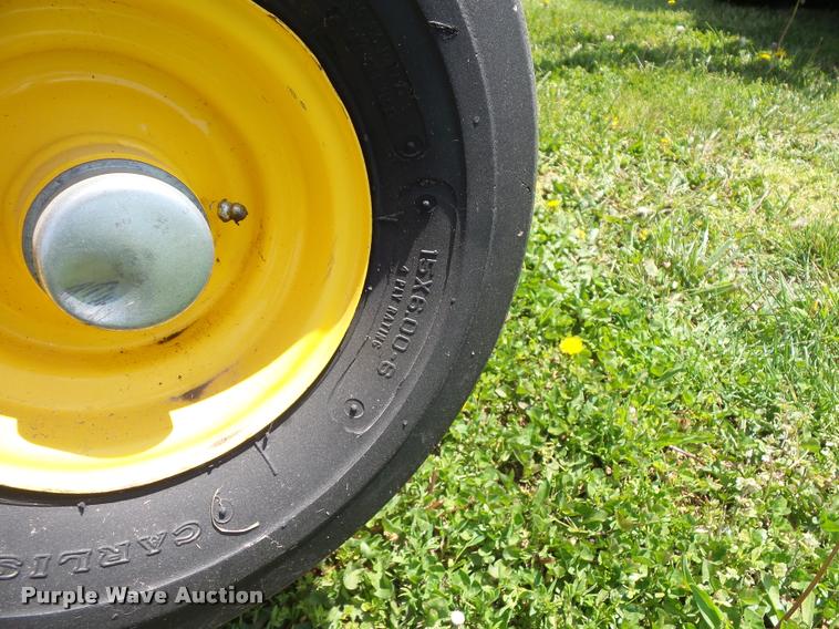 image for item DD9439 2014 New Holland Rollbelt 560 specialty crop baler