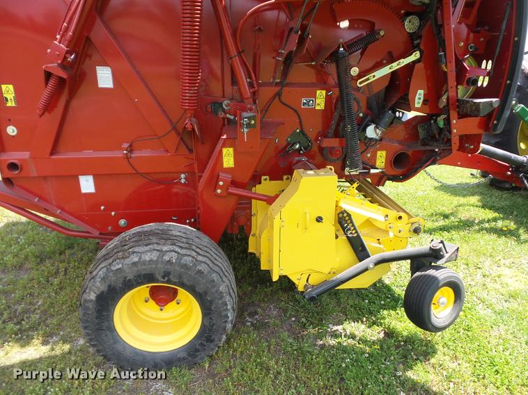 image for item DD9439 2014 New Holland Rollbelt 560 specialty crop baler