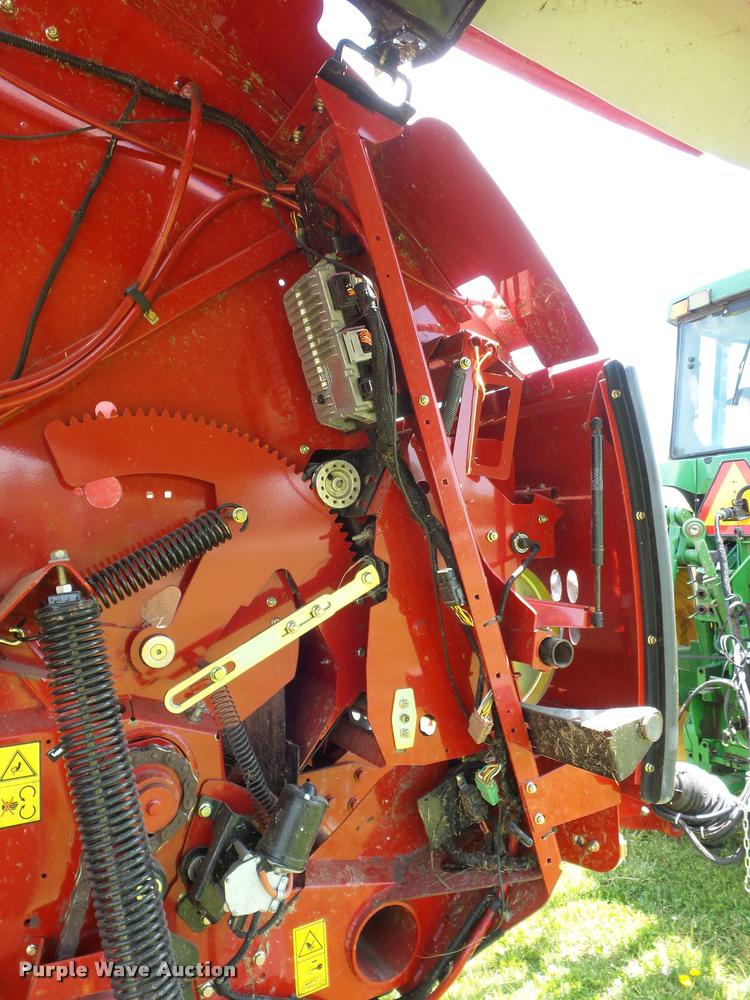 image for item DD9439 2014 New Holland Rollbelt 560 specialty crop baler