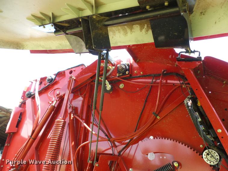 image for item DD9439 2014 New Holland Rollbelt 560 specialty crop baler
