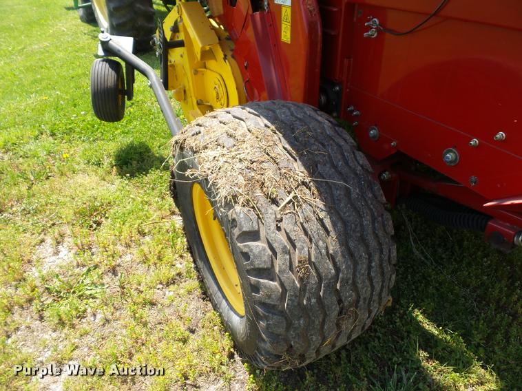 image for item DD9439 2014 New Holland Rollbelt 560 specialty crop baler