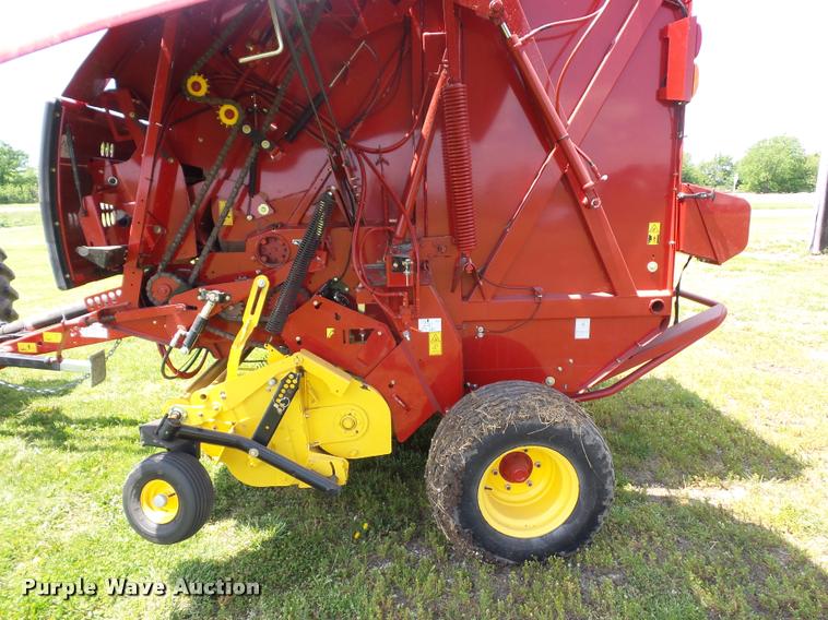 image for item DD9439 2014 New Holland Rollbelt 560 specialty crop baler