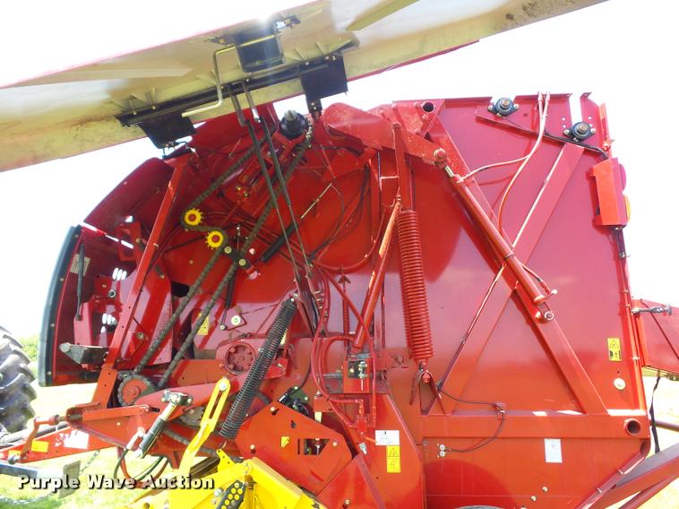 image for item DD9439 2014 New Holland Rollbelt 560 specialty crop baler