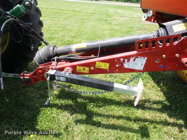 image for item DD9439 2014 New Holland Rollbelt 560 specialty crop baler